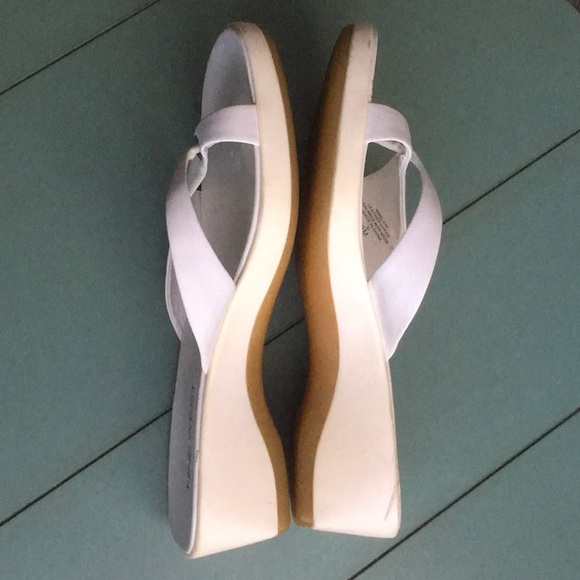 Nine West Nweleni White Thong Sandals Sz 8M - Picture 4 of 8